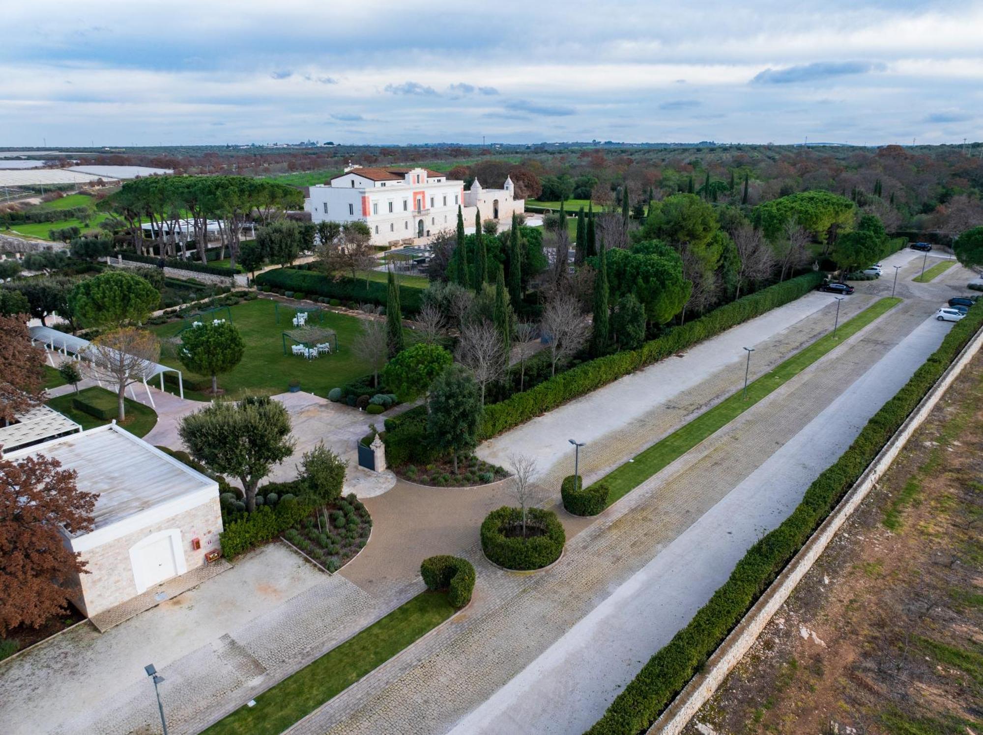 Relais Il Santissimo Hotel Turi Bagian luar foto